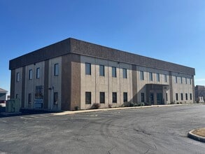 13720 E 42nd Ter, Independence, MO à louer Photo du bâtiment- Image 2 de 12