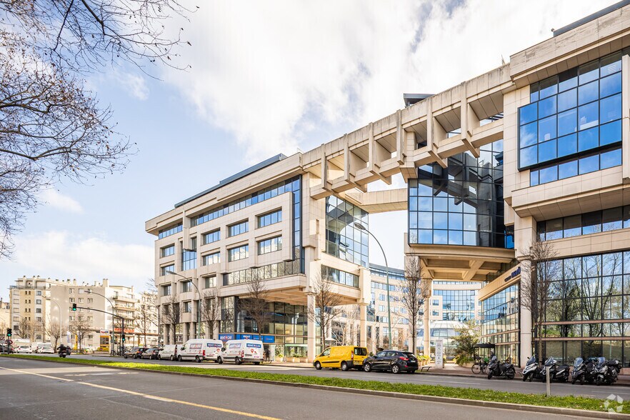 14 Boulevard Des Frères Voisin, Issy-les-Moulineaux à louer - Photo du bâtiment - Image 3 de 4