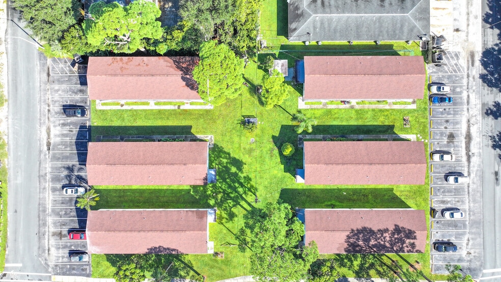 1825 40th Ave, Vero Beach, FL for sale - Building Photo - Image 3 of 24