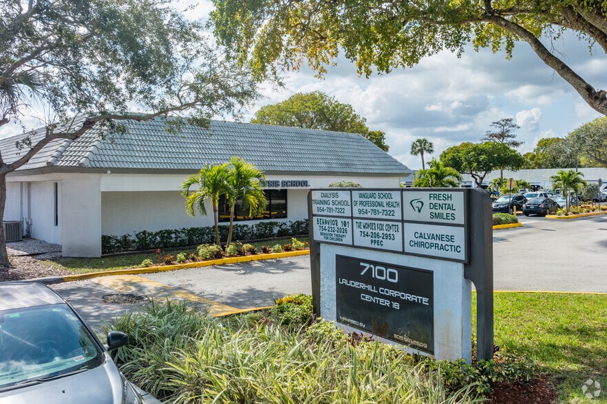 7100 W Commercial Blvd, Lauderhill, FL for lease - Building Photo - Image 3 of 4