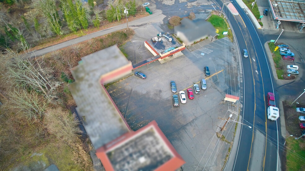 100-160 Bethel Ave portfolio of 3 properties for sale on LoopNet.ca - Building Photo - Image 2 of 6