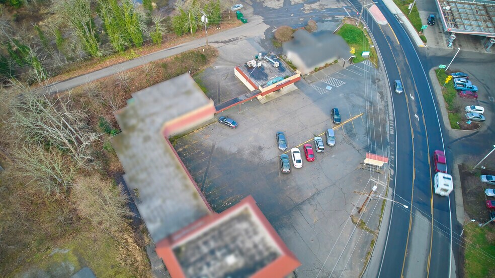 100-160 Bethel Ave portefeuille de 3 propriétés à vendre sur LoopNet.ca - Photo du bâtiment - Image 2 de 6