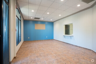 1121 Johnson Ferry Rd, Marietta, GA for lease Interior Photo- Image 2 of 9