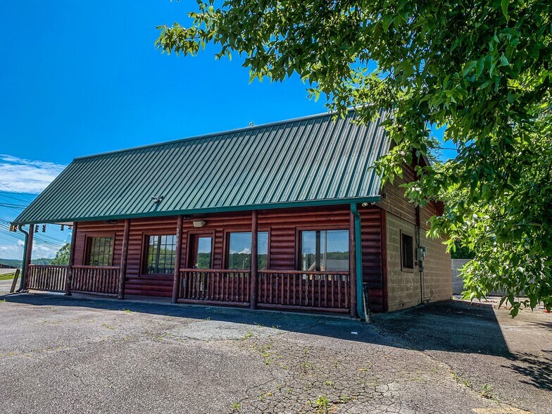 3900 E First St, Blue Ridge, GA à louer - Photo du bâtiment - Image 3 de 8