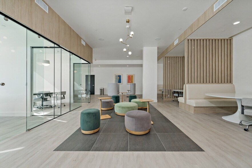200 N Vermont Ave, Los Angeles, CA à louer - Photo du bâtiment - Image 3 de 66
