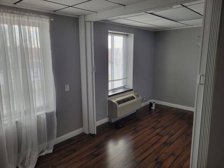 1133 West Mill Rd, Evansville, IN à louer - Photo du bâtiment - Image 2 de 2