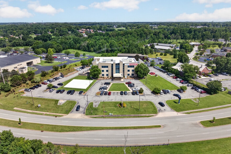 1080 Neal St, Cookeville, TN à vendre - Photo du bâtiment - Image 2 de 20