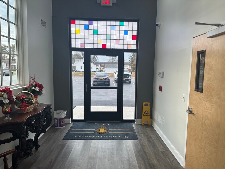 1004 Princetown Rd, Schenectady, NY à louer - Photo intérieure - Image 3 de 55