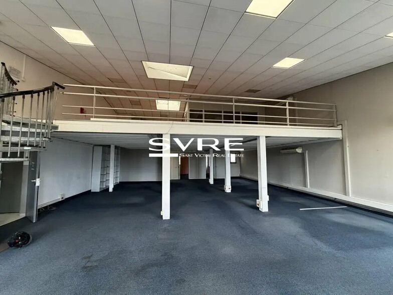 Retail in Marseille for lease - Interior Photo - Image 3 of 8