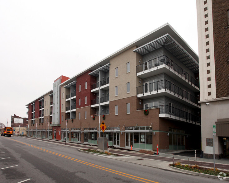 865-893 Massachusetts Ave, Indianapolis, IN à louer - Photo principale - Image 1 de 2