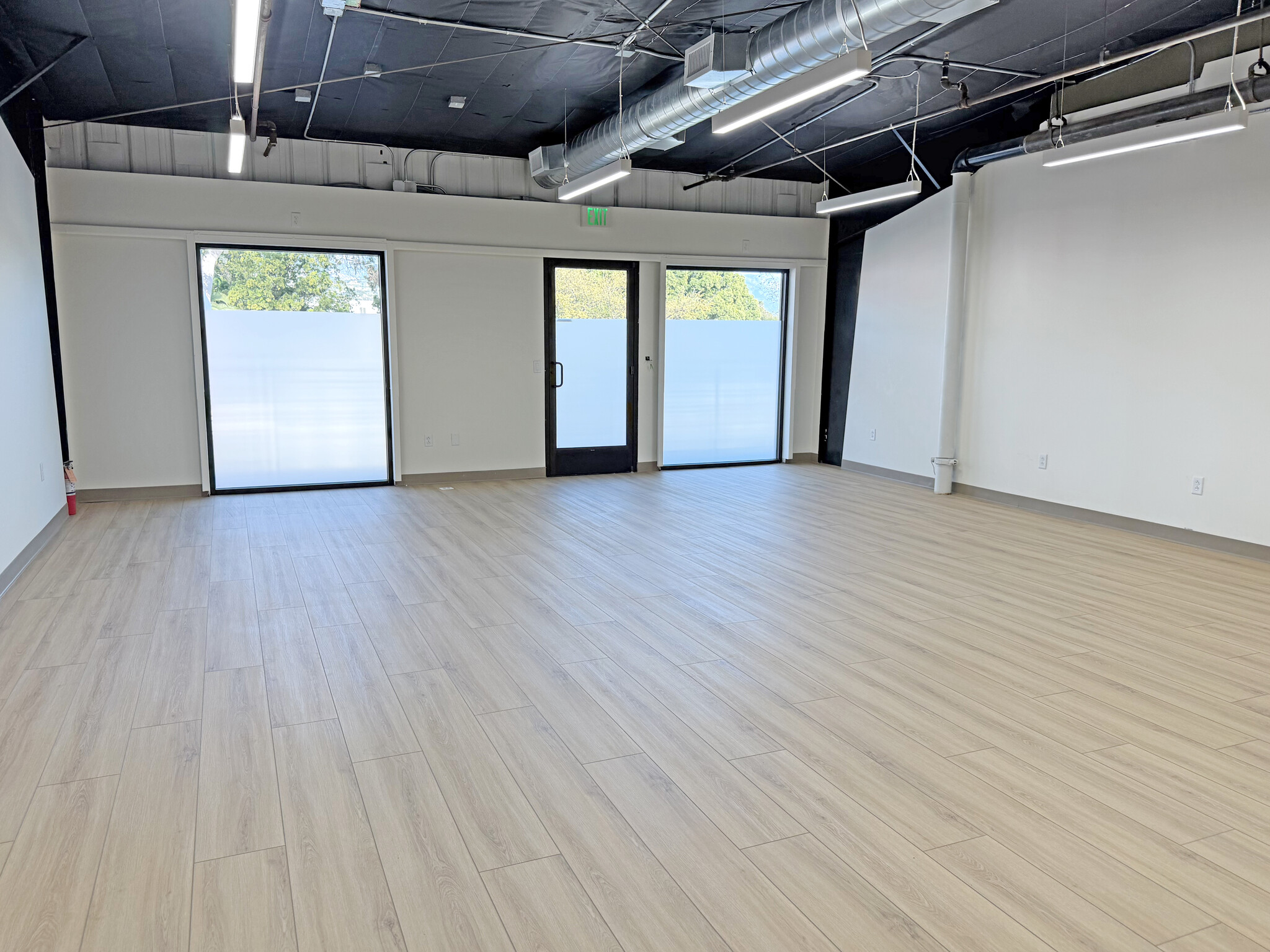 126 E Haley St, Santa Barbara, CA for lease Interior Photo- Image 1 of 7