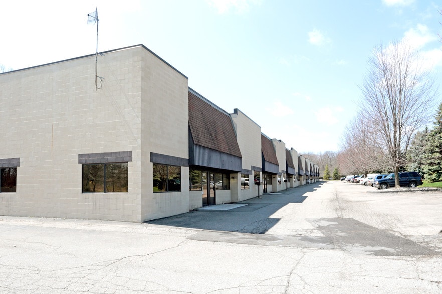 47529-47669 Avante Dr, Wixom, MI for lease - Building Photo - Image 3 of 5