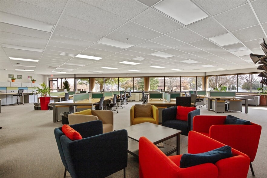 1125 Berkshire Blvd, Wyomissing, PA for lease - Building Photo - Image 2 of 5