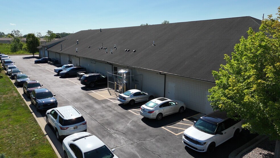 20372 Van Horn Rd, Woodhaven, MI à vendre - Vidéo sur l’inscription commerciale - Image 3 de 10