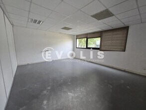 8 Place Marcel Rebuffat, Villejust for lease Interior Photo- Image 2 of 7
