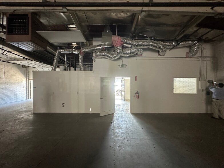 3850 Broadway Pl, Los Angeles, CA for lease - Building Photo - Image 3 of 9