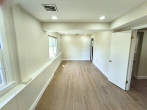 2 Mountain View Ave, Long Valley, NJ à louer Photo intérieure- Image 2 de 6