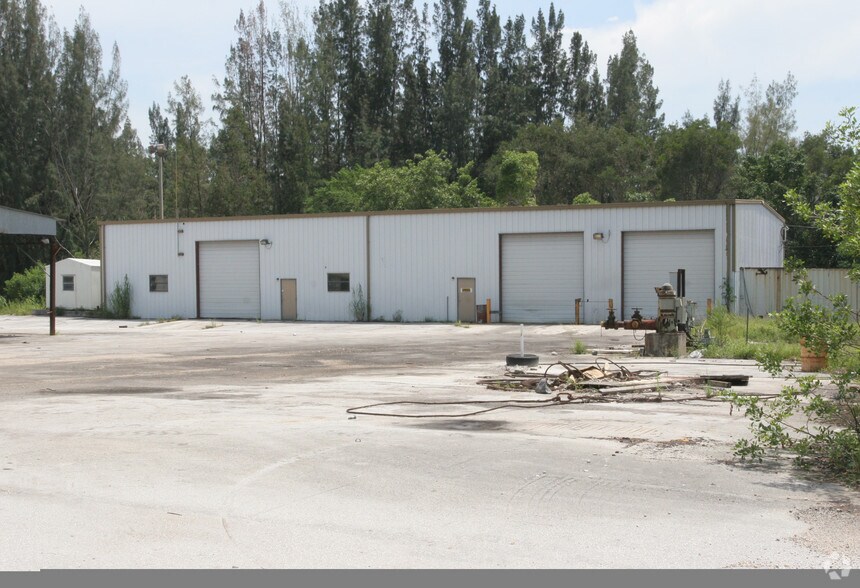 8565 W 44th Ave, Hialeah, FL à louer - Photo du bâtiment - Image 2 de 66