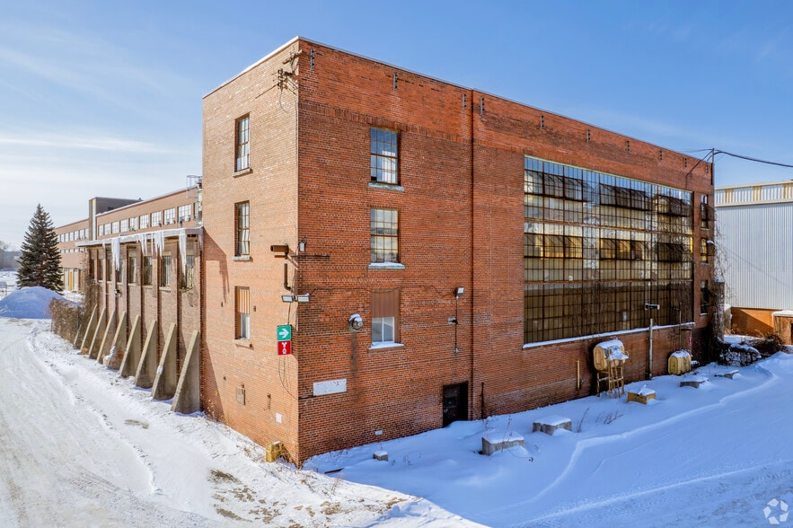 300 Rue de la Berge-du-Canal, Montréal, QC for lease - Building Photo - Image 3 of 6