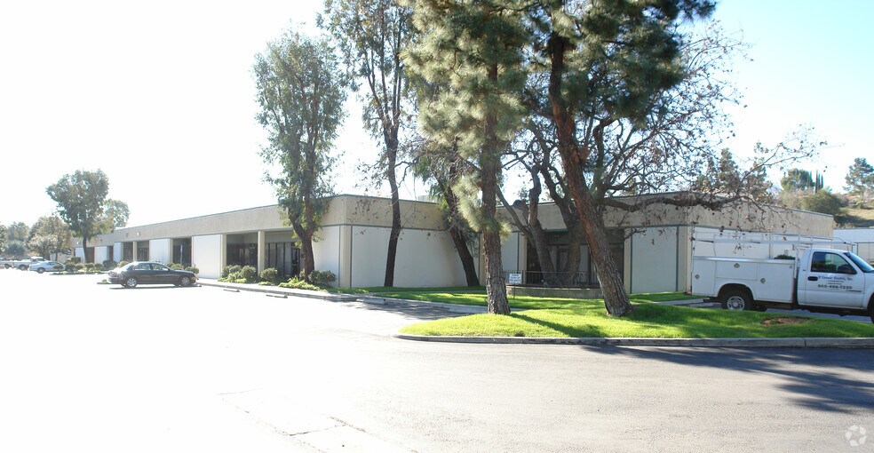 725 Lakefield Rd, Westlake Village, CA à louer - Photo principale - Image 1 de 8