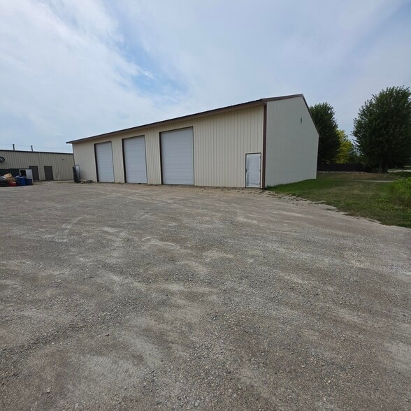 W6131 Schroth Ln, Greenville, WI for sale - Building Photo - Image 2 of 8