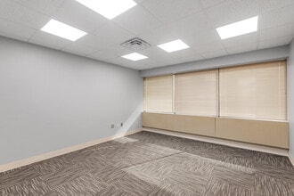 555 W Crosstown Pky, Kalamazoo, MI for lease Interior Photo- Image 2 of 8