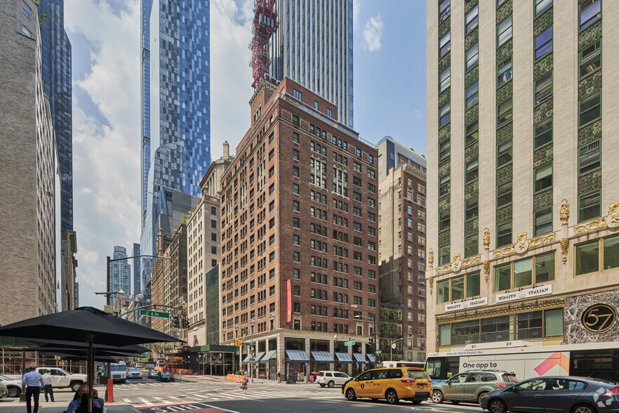 101 W 57th St, New York, NY à vendre - Photo principale - Image 1 de 1