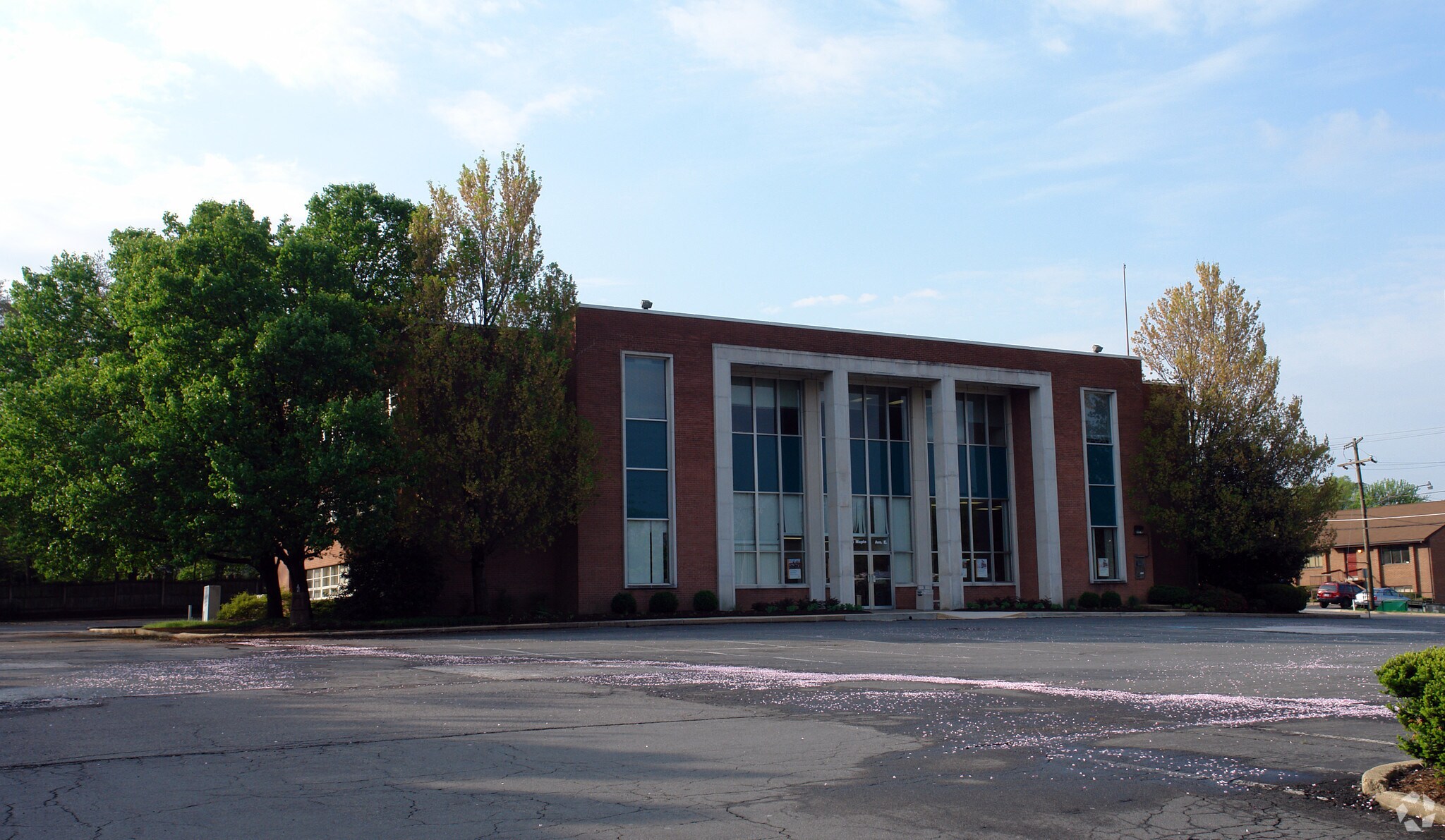 515 Maple Ave E, Vienna, VA à louer Photo du bâtiment- Image 1 de 3