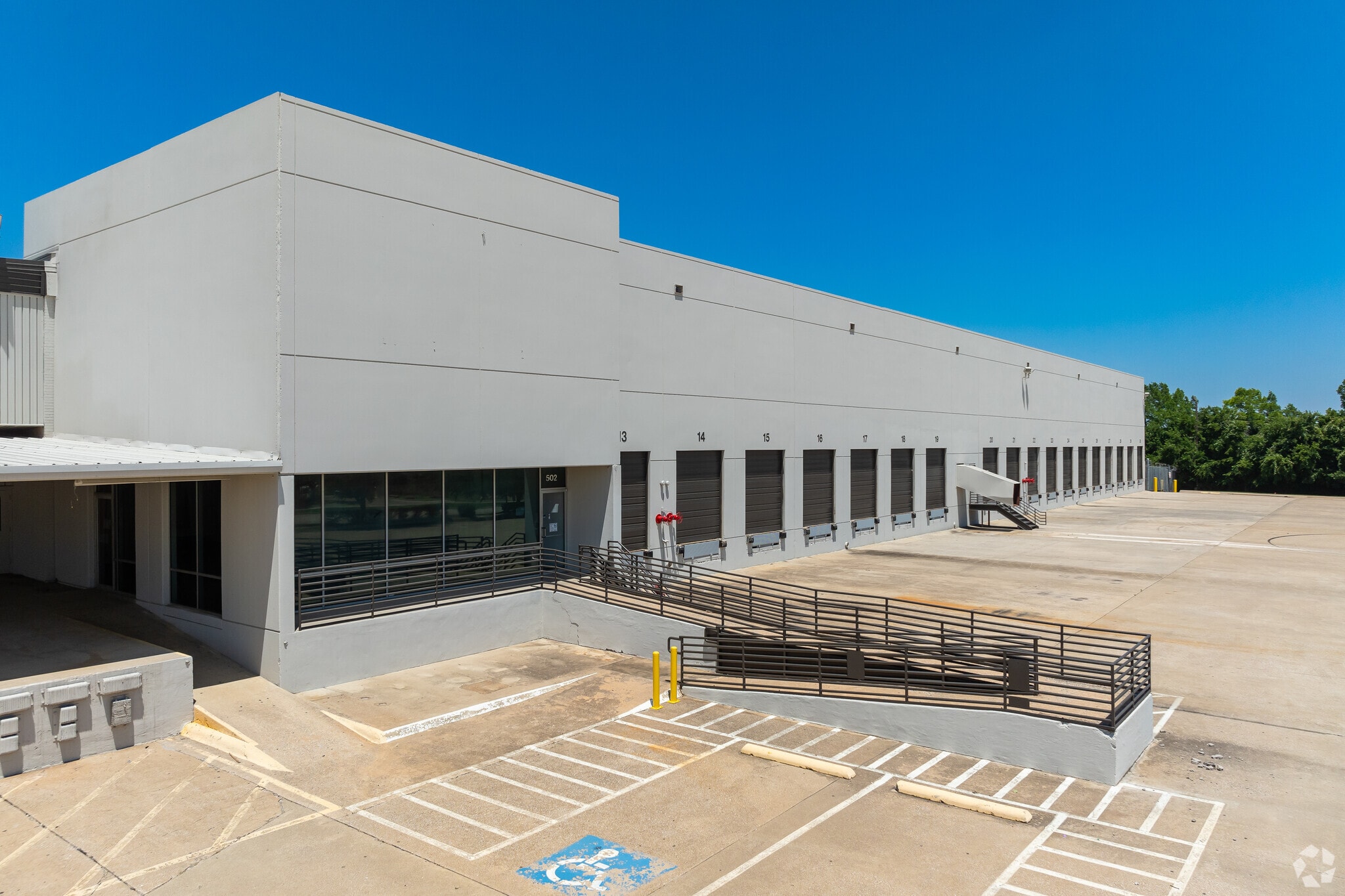 502 Fountain Pky, Grand Prairie, TX for lease Primary Photo- Image 1 of 16