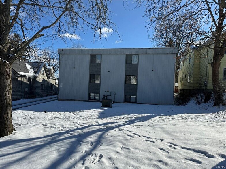 1030 Danforth St, Syracuse, NY for sale - Primary Photo - Image 1 of 6