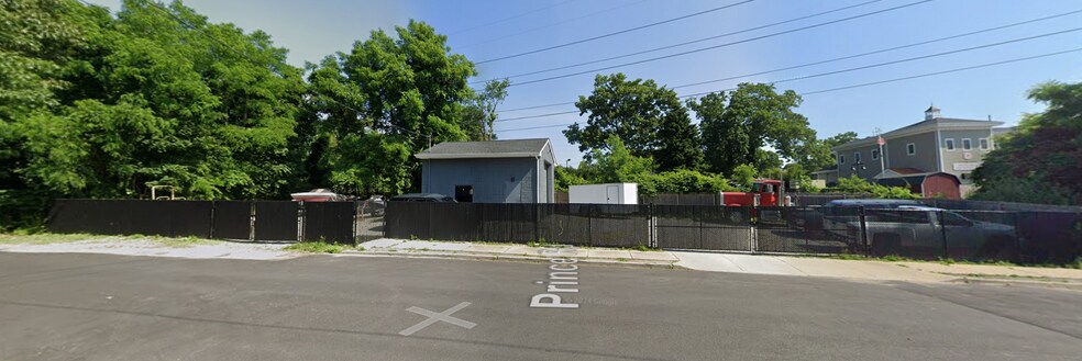 99 Prince Rd, Rocky Point, NY à louer - Photo du bâtiment - Image 2 de 9