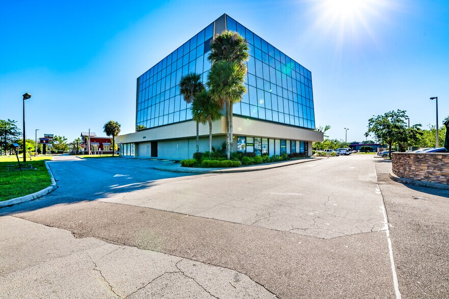 6900 S Orange Blossom Trl, Orlando, FL à louer - Photo du bâtiment - Image 3 de 40