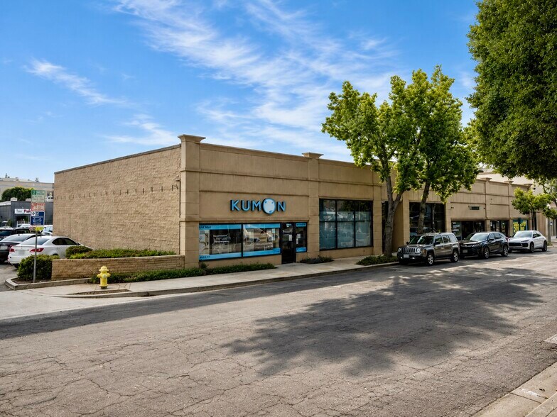 108-118 E Amerige Ave, Fullerton, CA à louer - Photo du bâtiment - Image 1 de 7