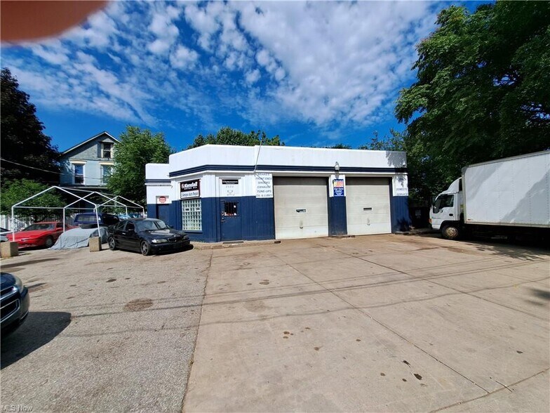 2884 Scranton Rd, Cleveland, OH à vendre - Photo du bâtiment - Image 2 de 5