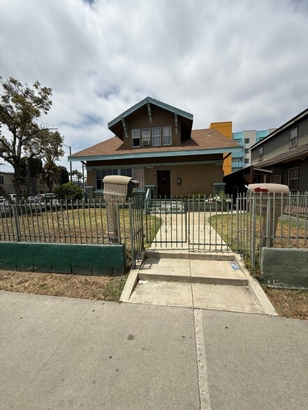 Elm/14th 3 parcels Dev. Site 1/2 acre + portfolio of 3 properties for sale on LoopNet.ca - Building Photo - Image 1 of 2