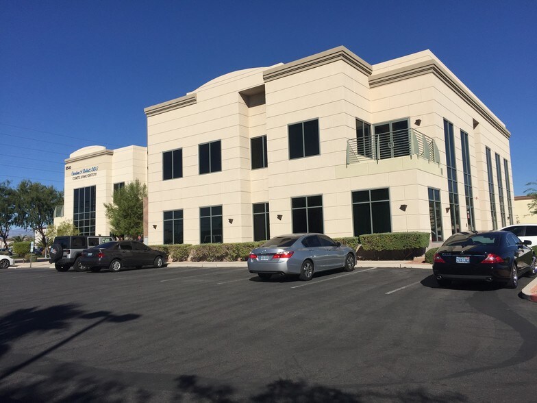 8560 S Eastern Ave, Las Vegas, NV à vendre - Photo du bâtiment - Image 2 de 5