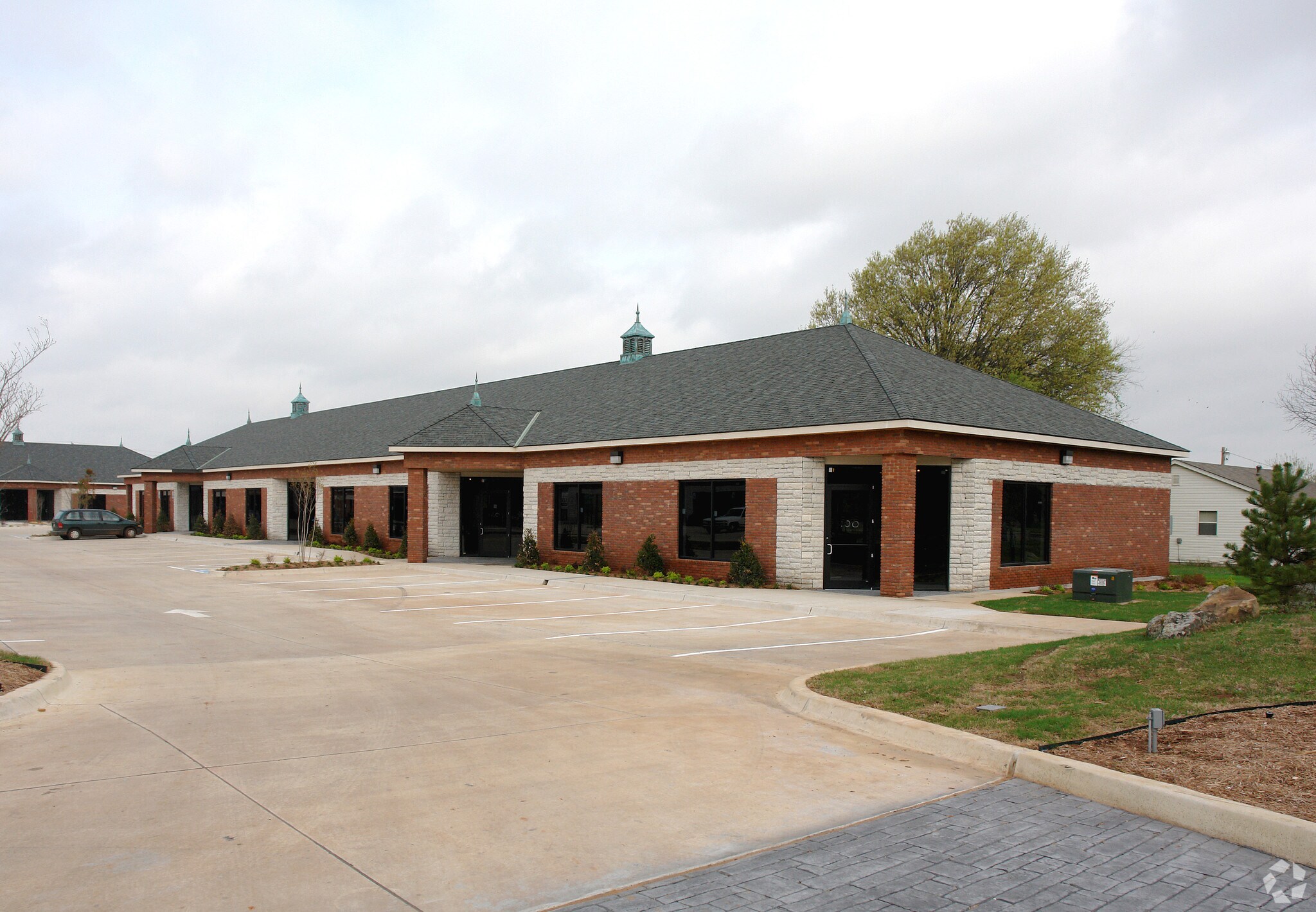 841 S Kelly Ave, Edmond, OK for sale Primary Photo- Image 1 of 9