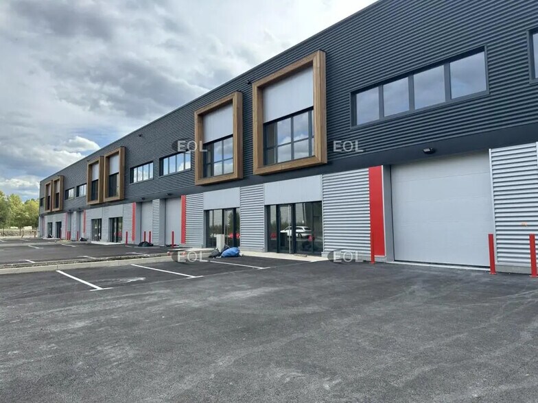 Flex in Manosque for lease - Building Photo - Image 1 of 10