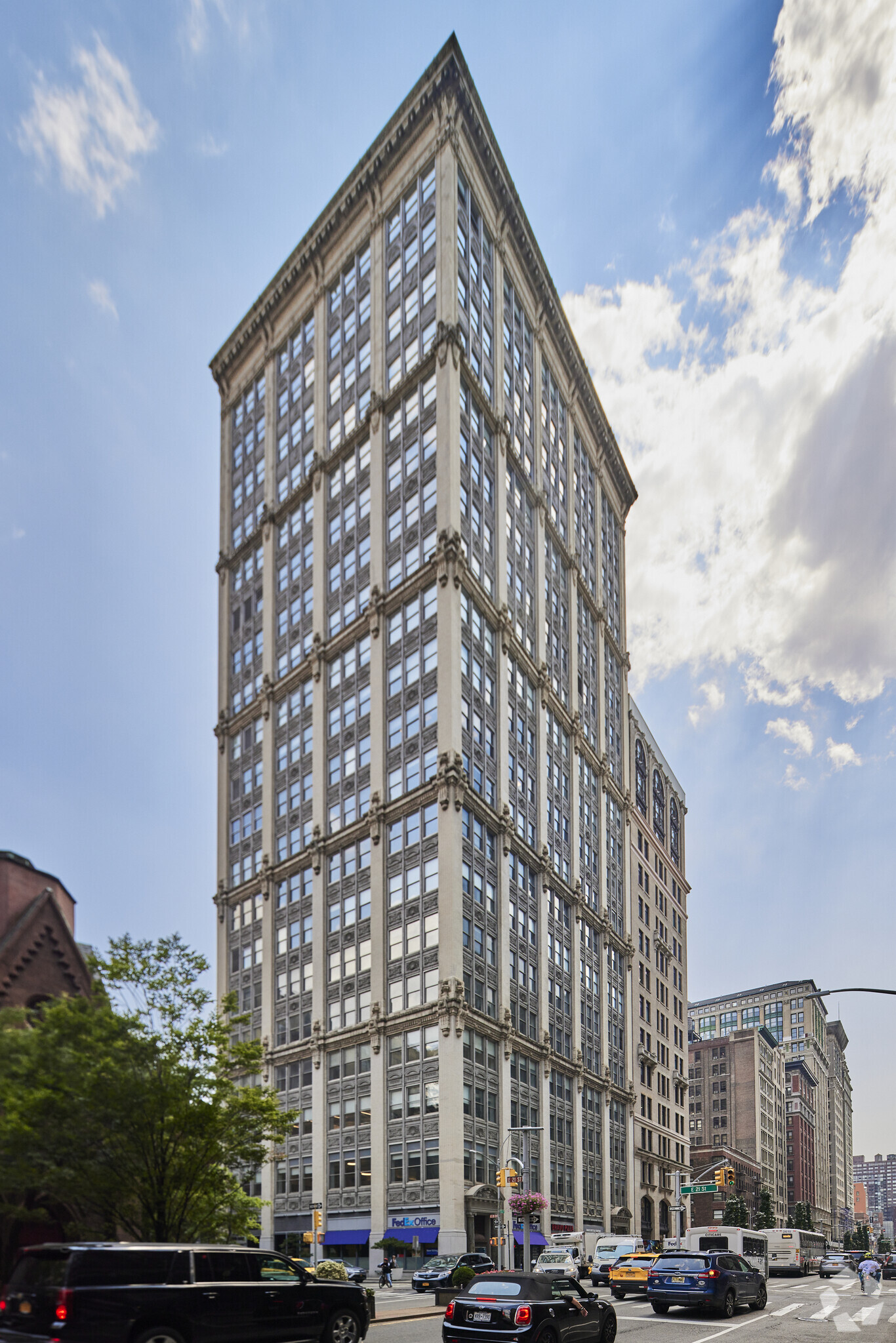 257 Park Ave S, New York, NY for lease Building Photo- Image 1 of 9