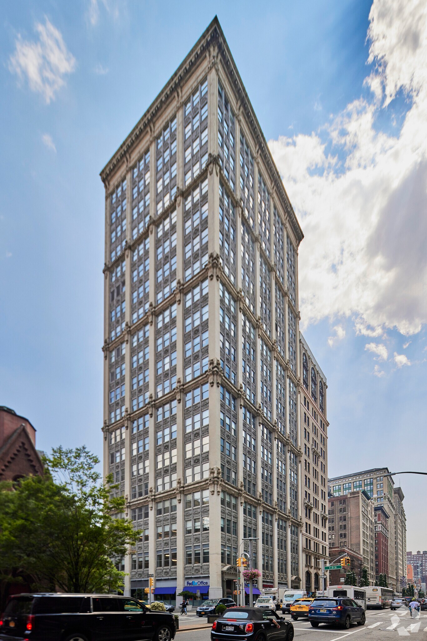 257 Park Ave S, New York, NY à louer Photo du bâtiment- Image 1 de 9