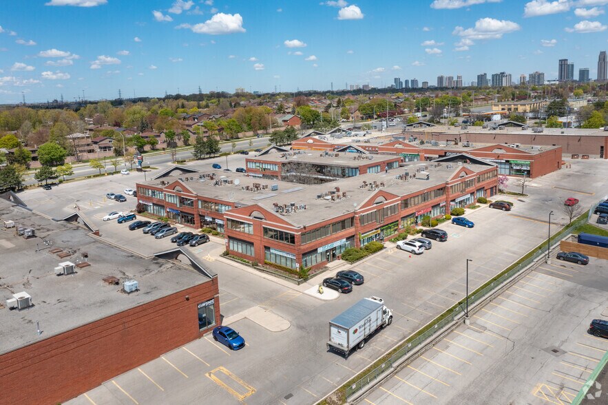 1100 Burnhamthorpe Rd W, Mississauga, ON à louer - Photo du bâtiment - Image 2 de 5