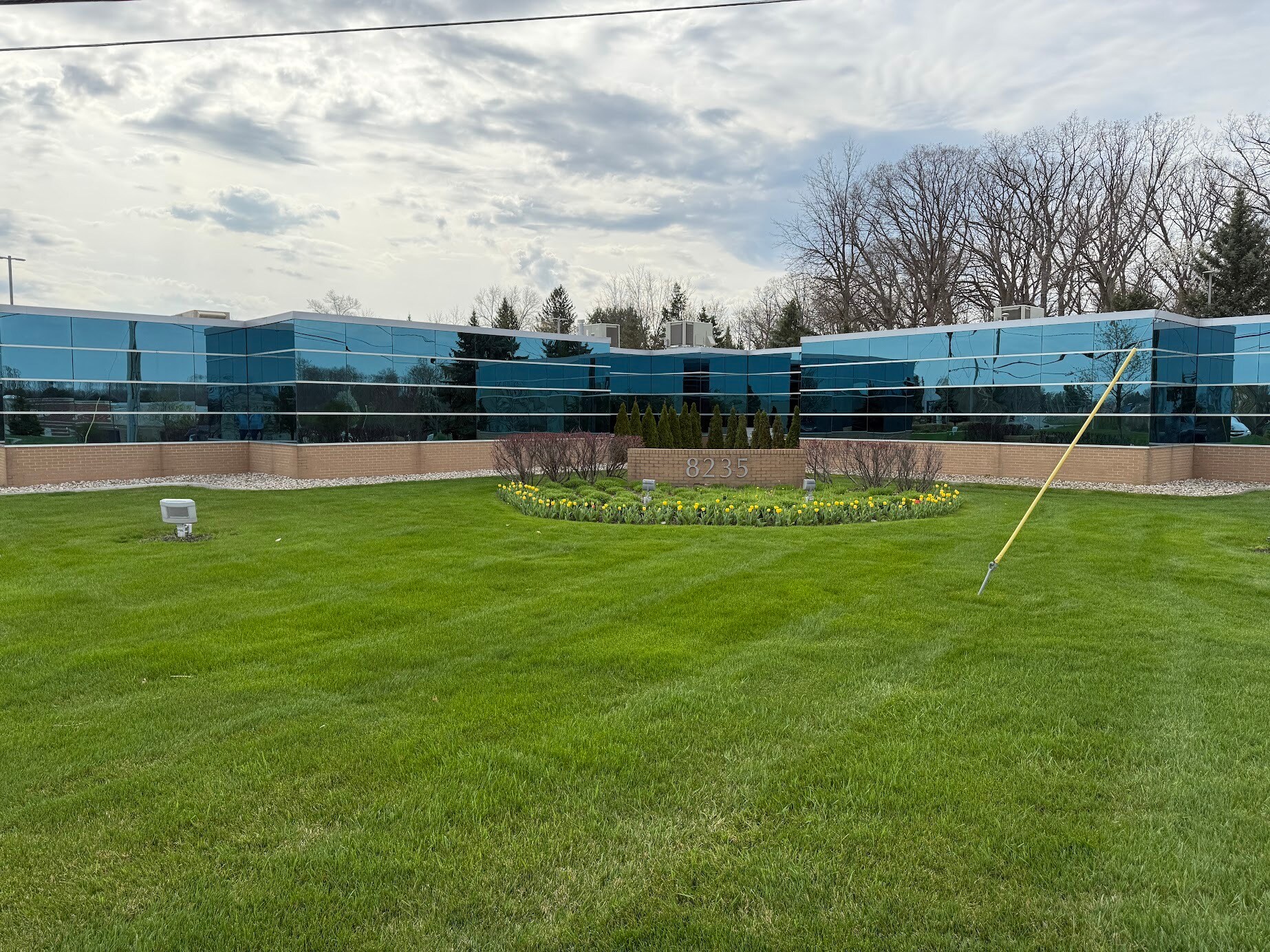 8235 N Holly Rd, Grand Blanc, MI for lease Building Photo- Image 1 of 19