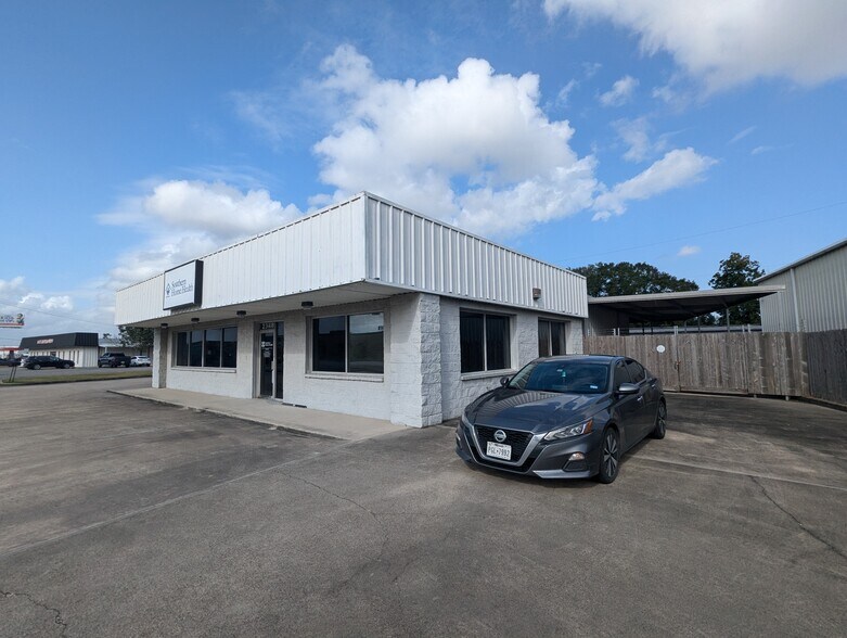 2348 Highway 69 N, Nederland, TX à louer - Photo du bâtiment - Image 2 de 30