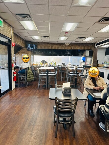 600 E Devon Ave, Elk Grove Village, IL for lease - Building Photo - Image 3 of 5