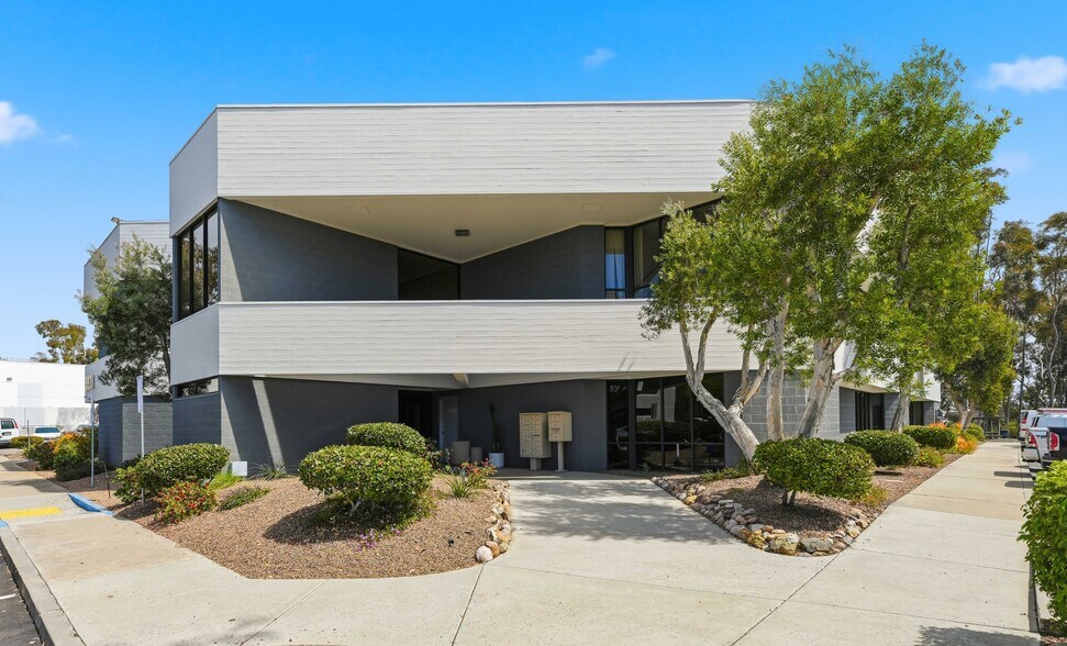 9939 Hibert St, San Diego, CA à louer - Photo du bâtiment - Image 2 de 2