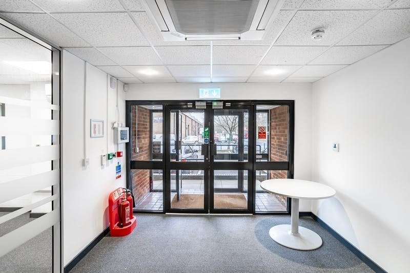 1 Eldon Way, Crick à vendre - Photo du bâtiment - Image 2 de 10