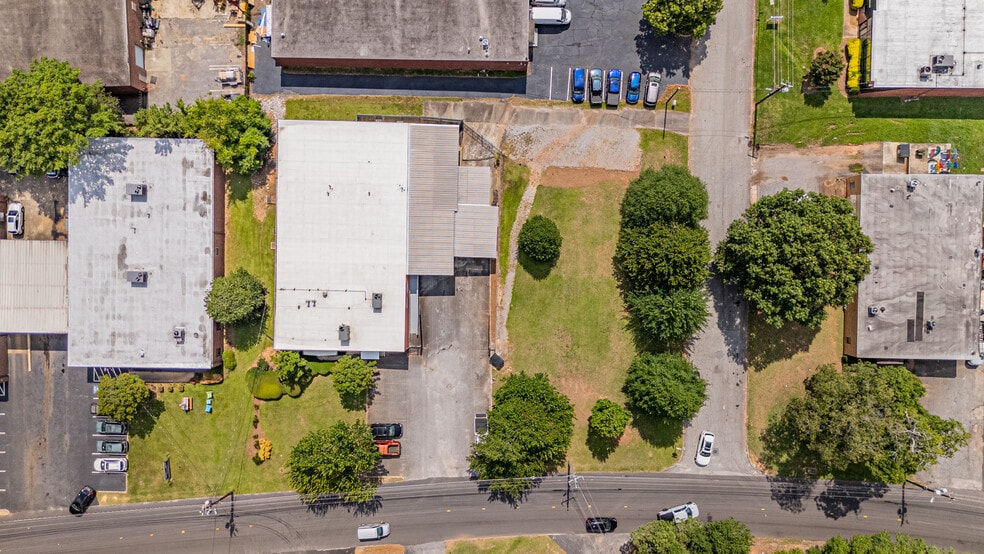 218 Laredo Dr, Decatur, GA for sale - Building Photo - Image 3 of 14
