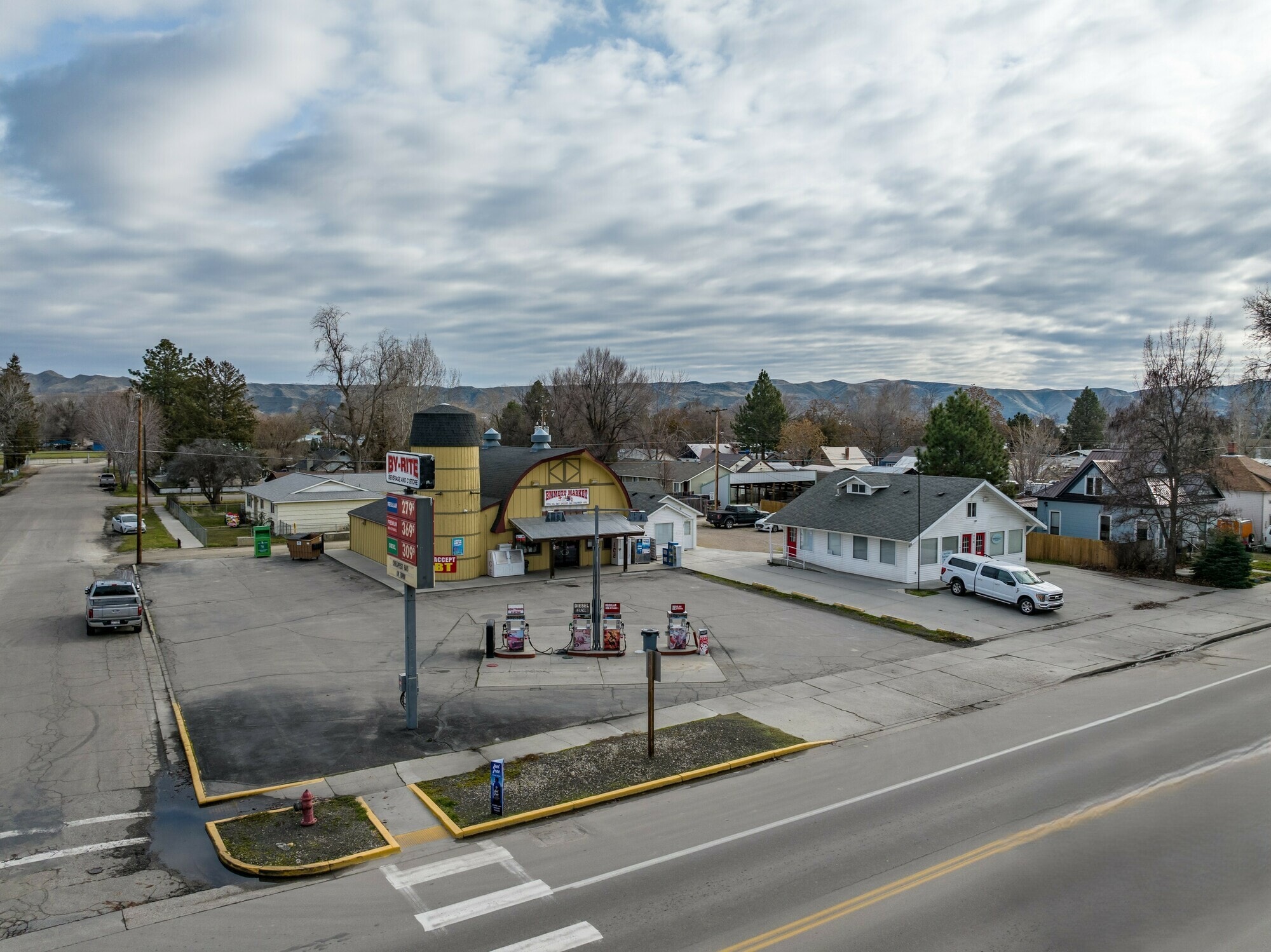 702 S Washington Ave, Emmett, ID for sale Primary Photo- Image 1 of 9