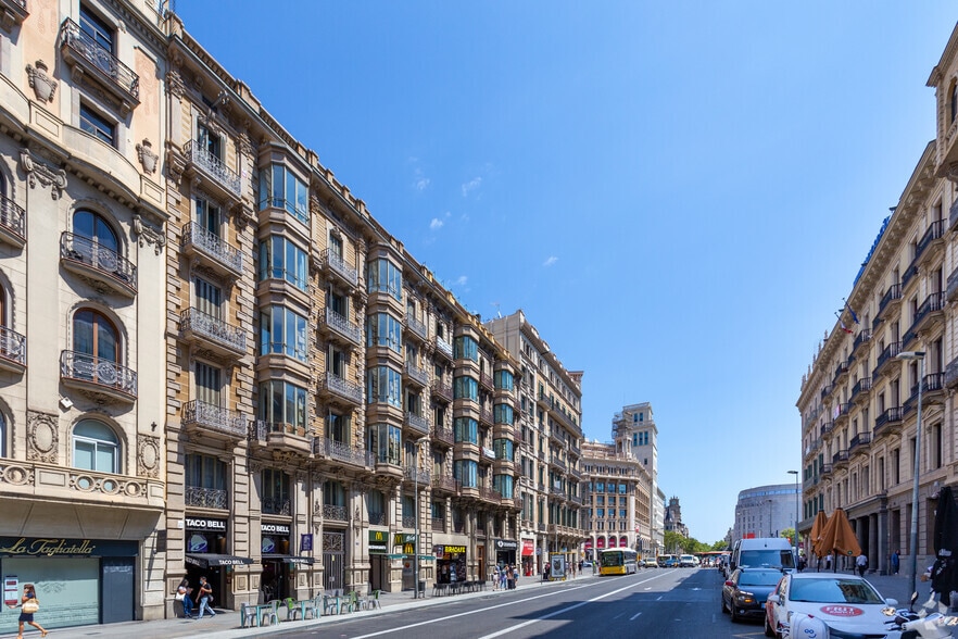 Office in Barcelona, Barcelona for lease - Building Photo - Image 2 of 2