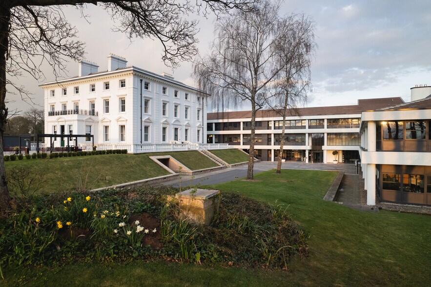 Manor Dr, Exeter à louer - Photo du bâtiment - Image 2 de 5